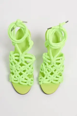 Sandalia Lança Perfume com cordas Sandalia Lança Perfume com cordas