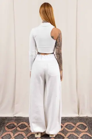 Cropped Hair Showing Shoulder Cropped Hair Showing Shoulder