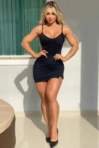 Vestido Preto Com Recortes